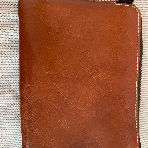 Patricia Nash Wristlet in great condition about 8 x 6in - Picture 8 of 9